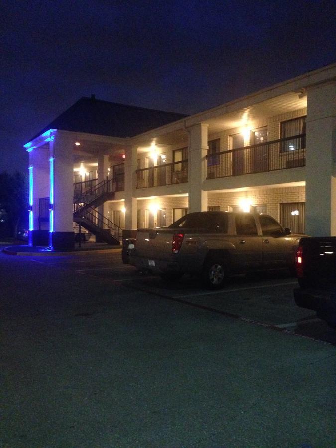 Motel & *