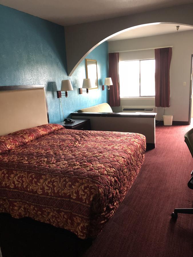 Motel &