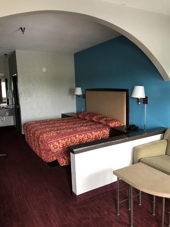 Motel & Mesquite