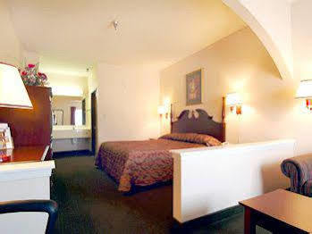 Motel & Mesquite